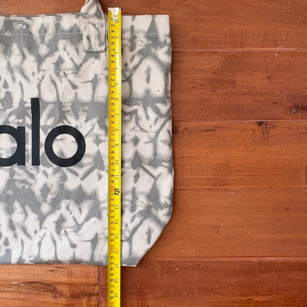 Alo Yoga Shopper Tote Tie Dye Logo Canvas Bag, Womens OS Gray White - Picture 10 of 10